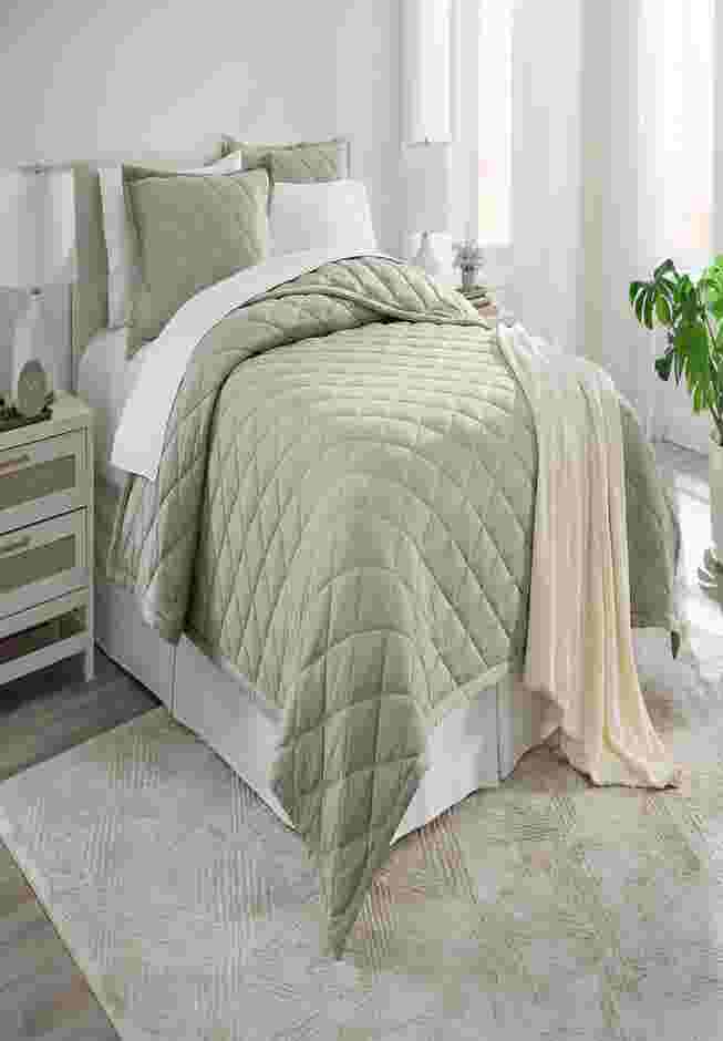 BH Studio Jersey Quilt Set image number 0