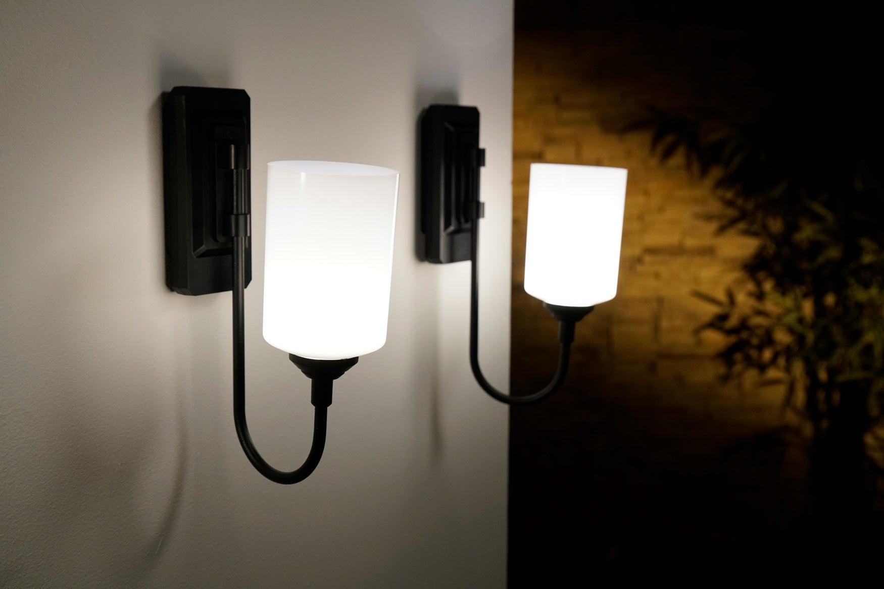 Smart Sconce™ Wireless Wall Light image number 2