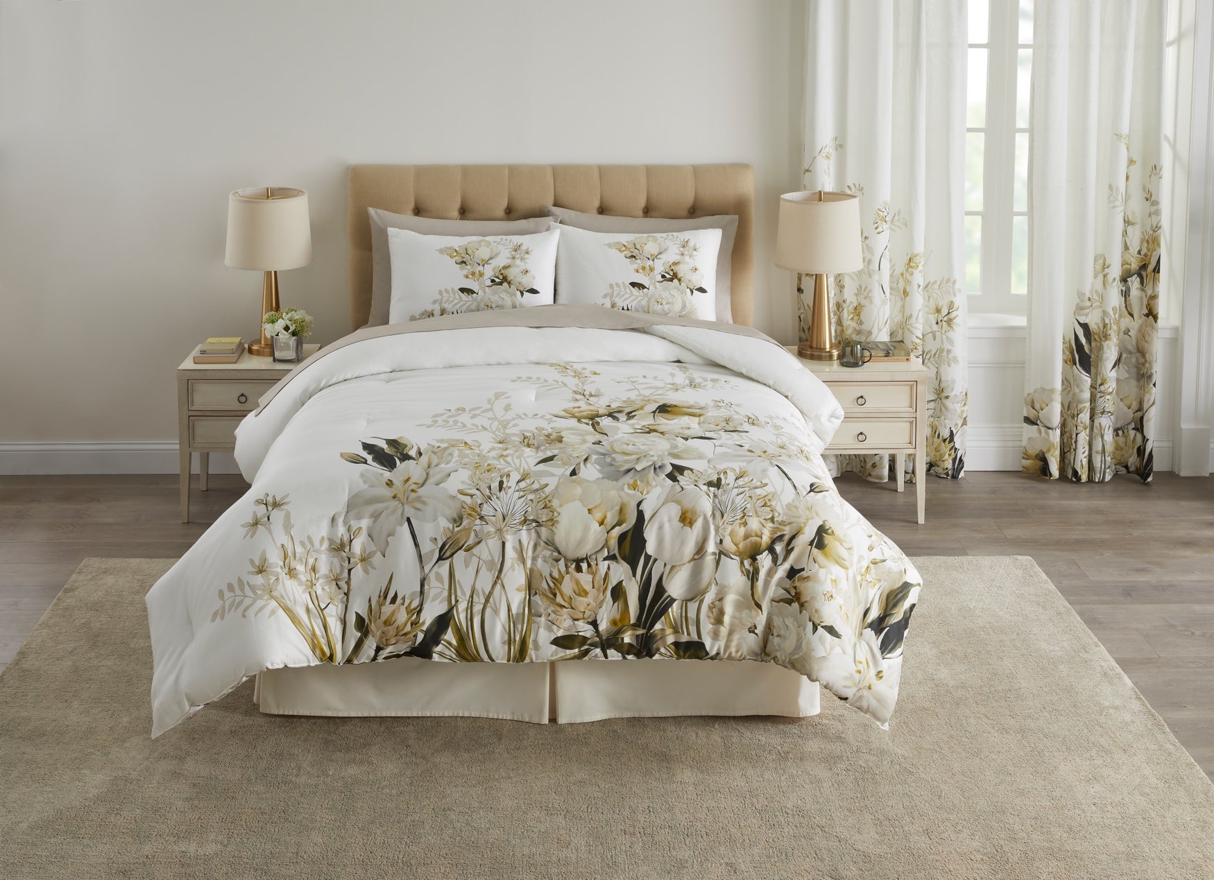 Odette Comforter Set image number 0