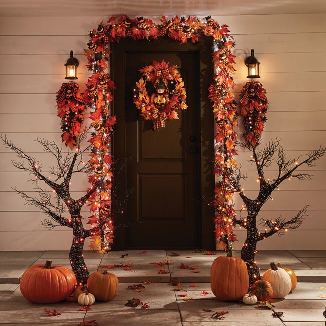 24" Pre-Lit Jack-O-Lantern Wreath image number 3