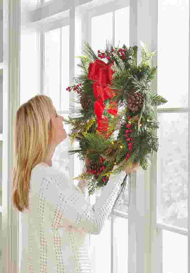 28" Pre-Lit Holiday Classic Wreath image number 4