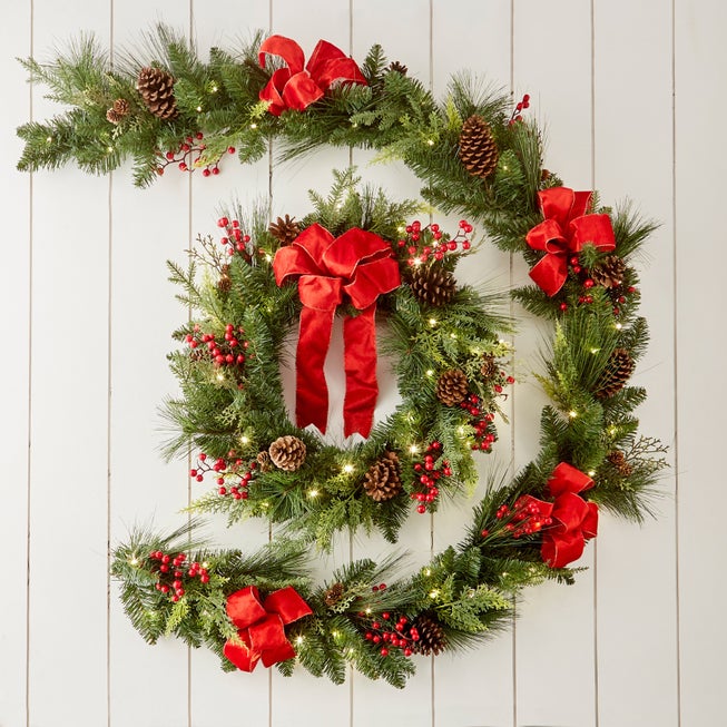 28" Pre-Lit Holiday Classic Wreath image number 5