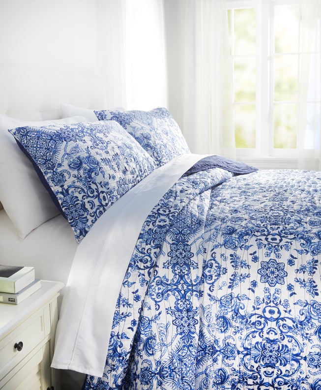 Blue Porcelain 3-Pc. Bedspread Set image number null