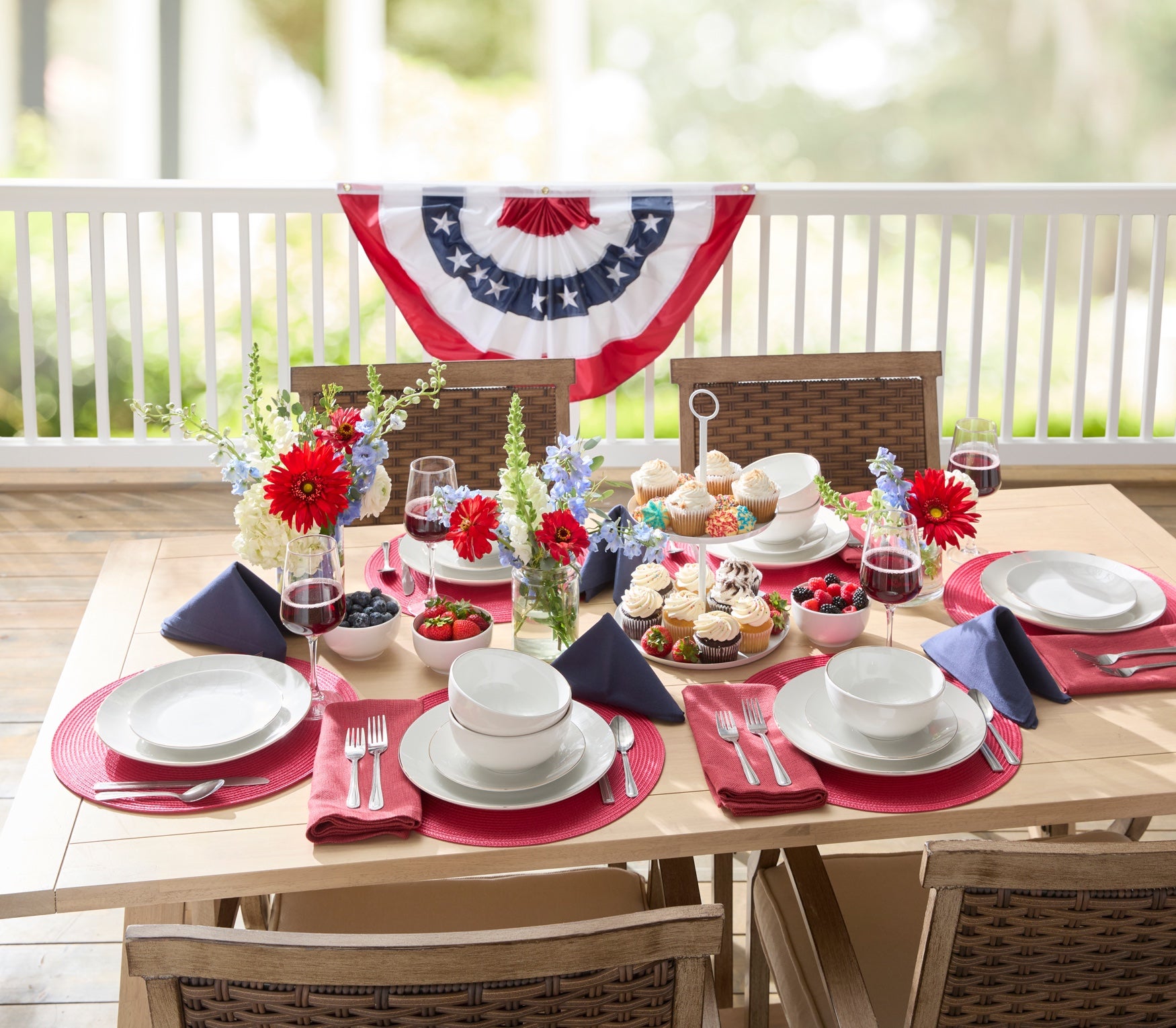 Pleated Fan Patriotic Bunting image number 0