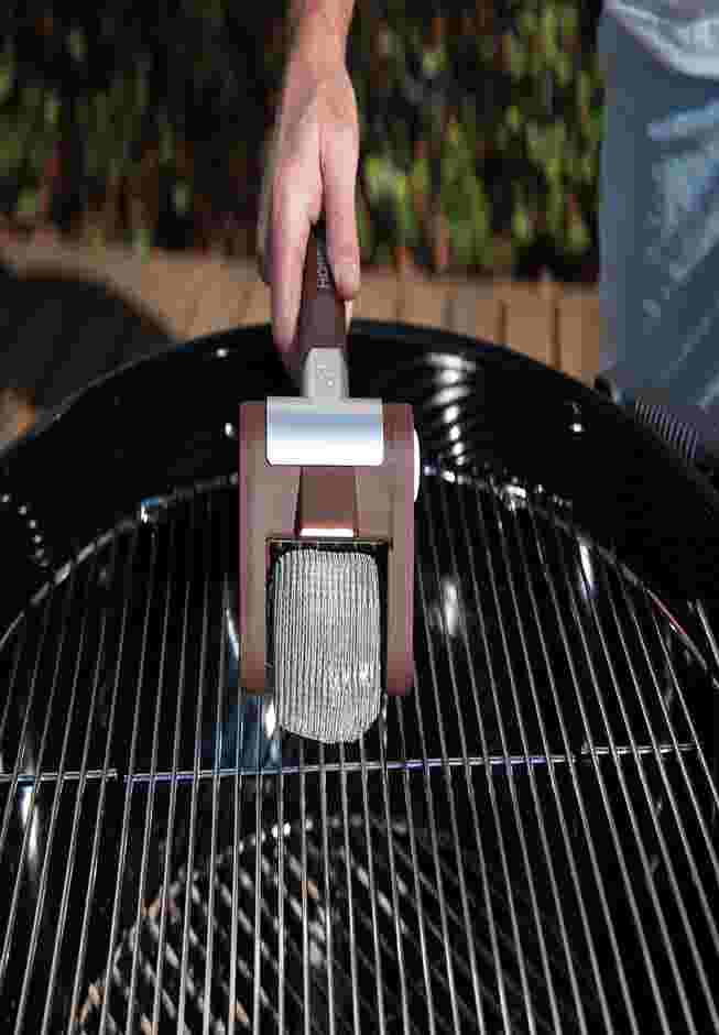 Horsepower™ Giddy Up™ Bristle-Free Grill Brush image number 4