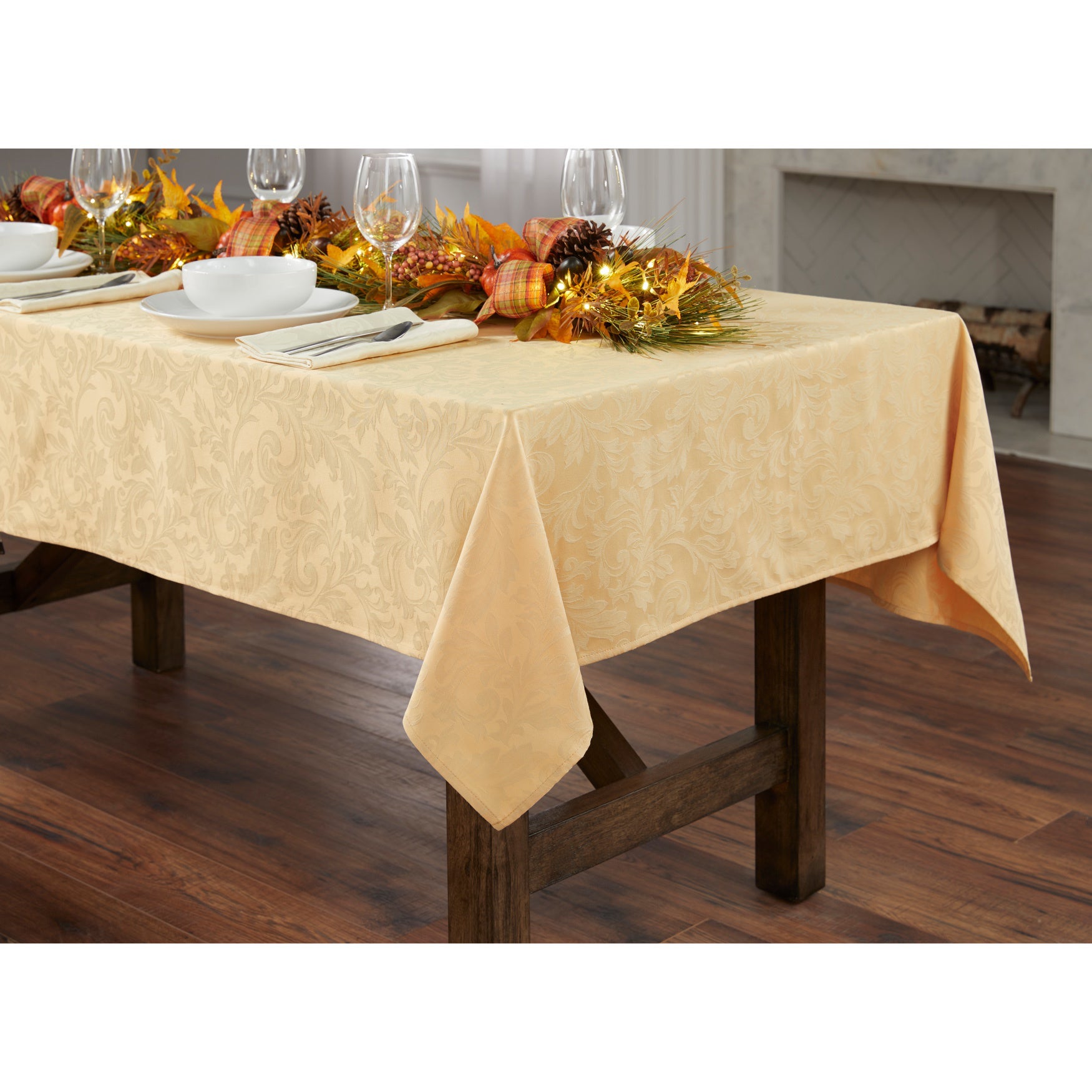 Damask 60" x 84" Tablecloth image number 0
