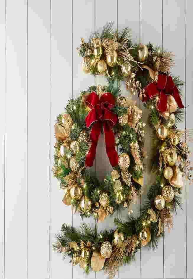 PRE-LIT REGAL 24" Wreath image number 2