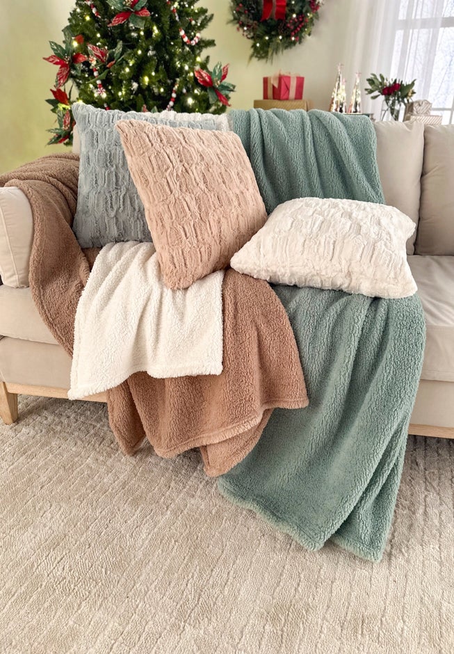 HGTV Butter Sherpa Faux Fur Throw image number 5