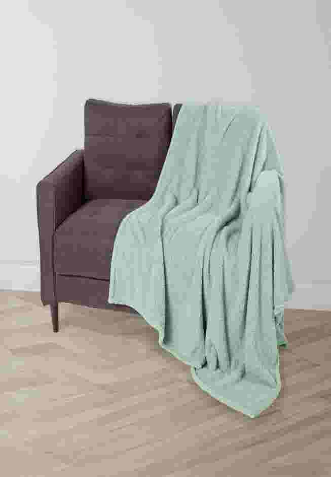 HGTV Butter Sherpa Faux Fur Throw image number 3