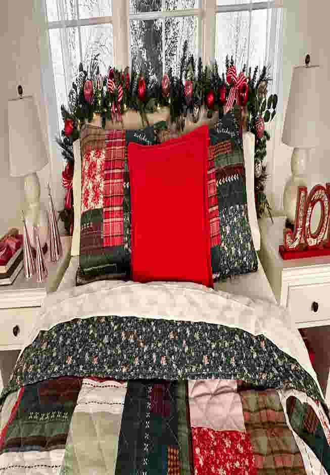 Holiday Patchwork Quilt 3-PC Set image number 3