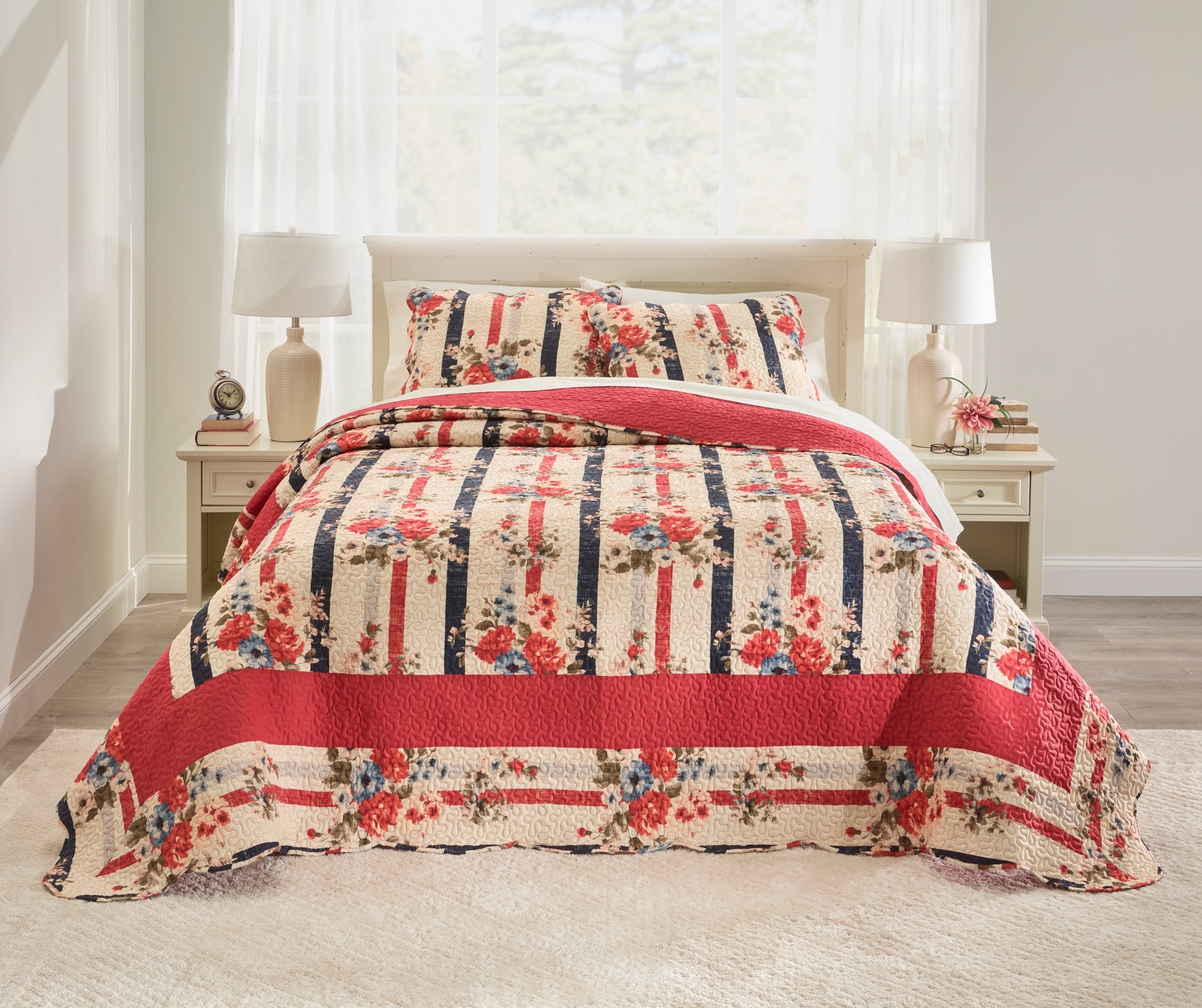 Floral Americana Bedspread image number 0