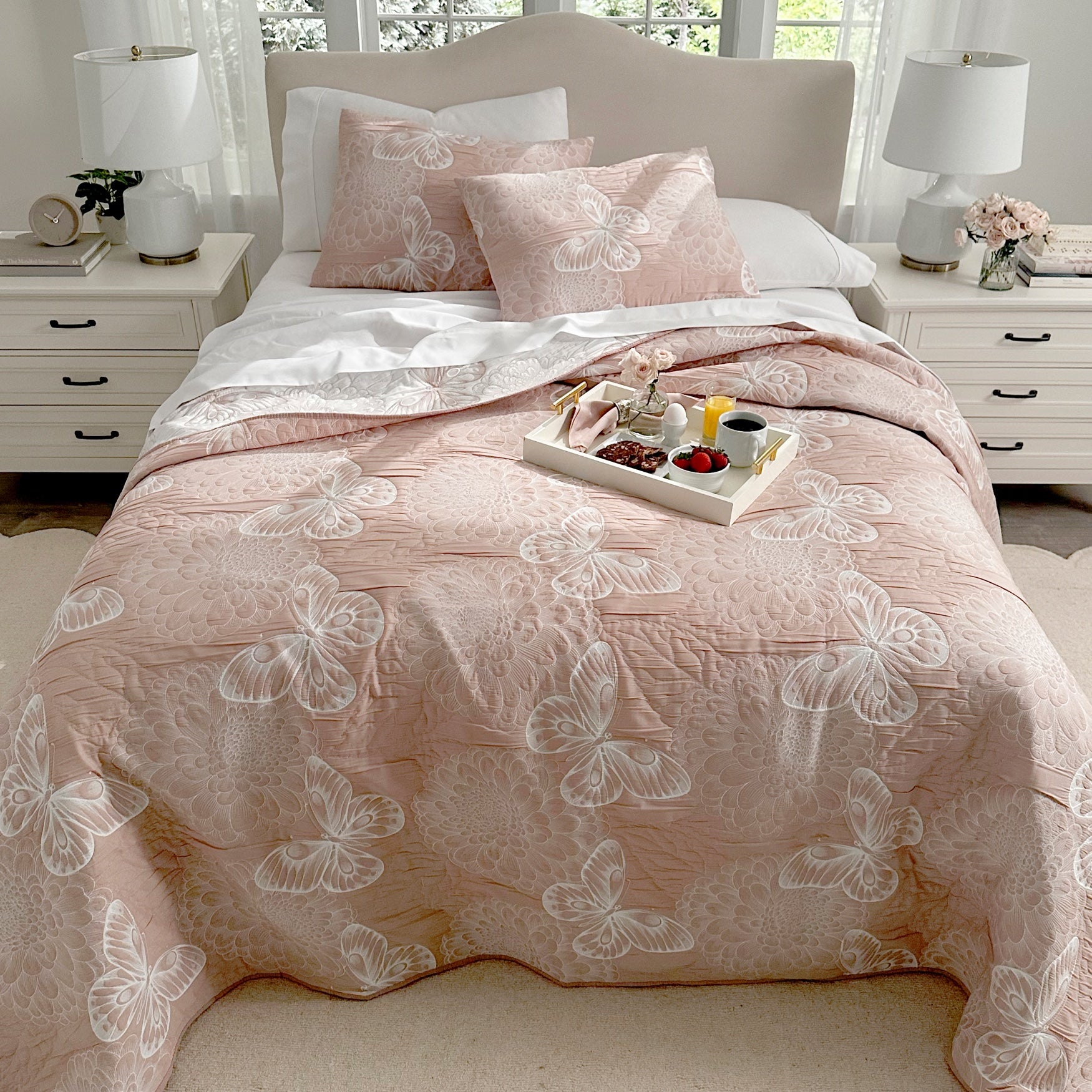 Monarch Matelass&eacute; Reversible Bedspread Set image number 4