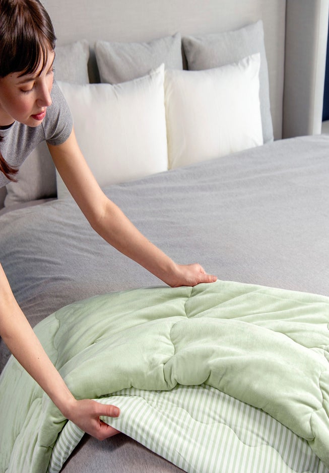 HGTV All Seasons Cooling Throw image number 3