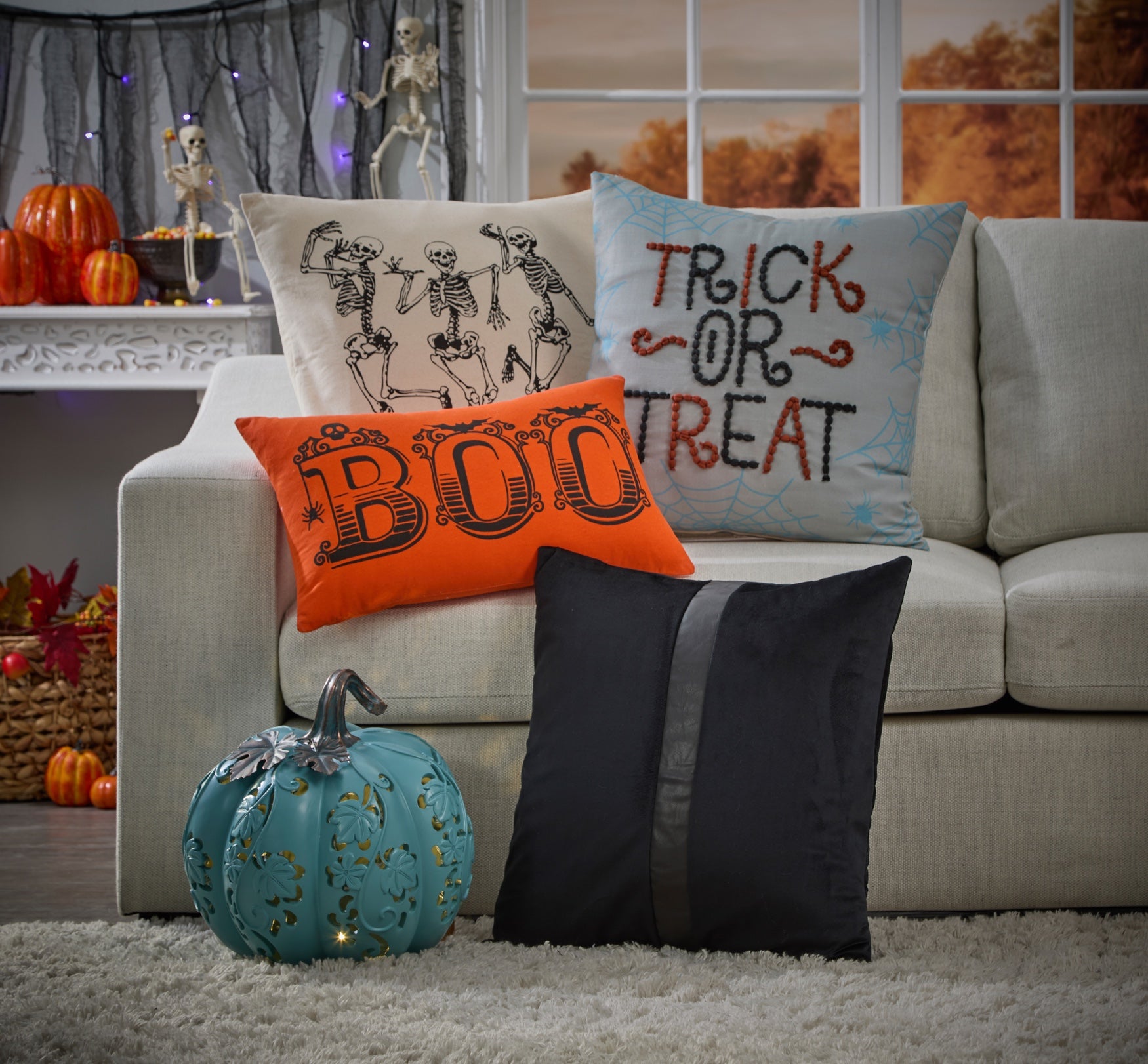 Set of 2 Halloween Decorative Pillows image number 0