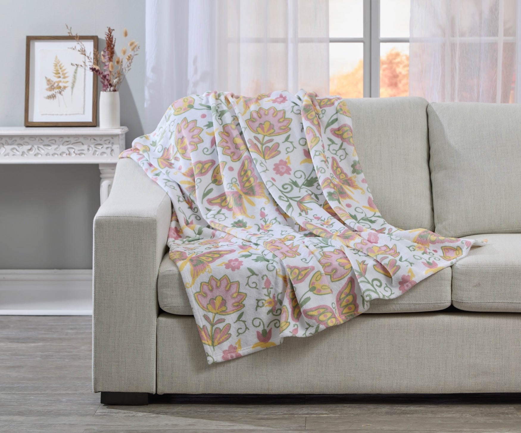 Butterfly Bloom Plush Blanket image number 0