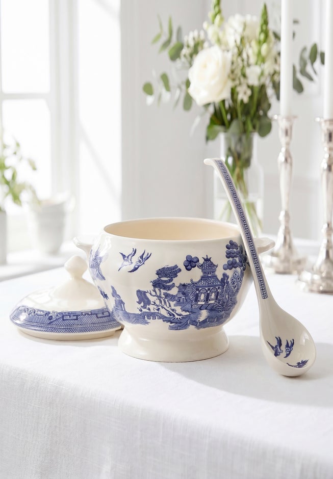 Blue Willow Soup Tureen & Ladle image number 2