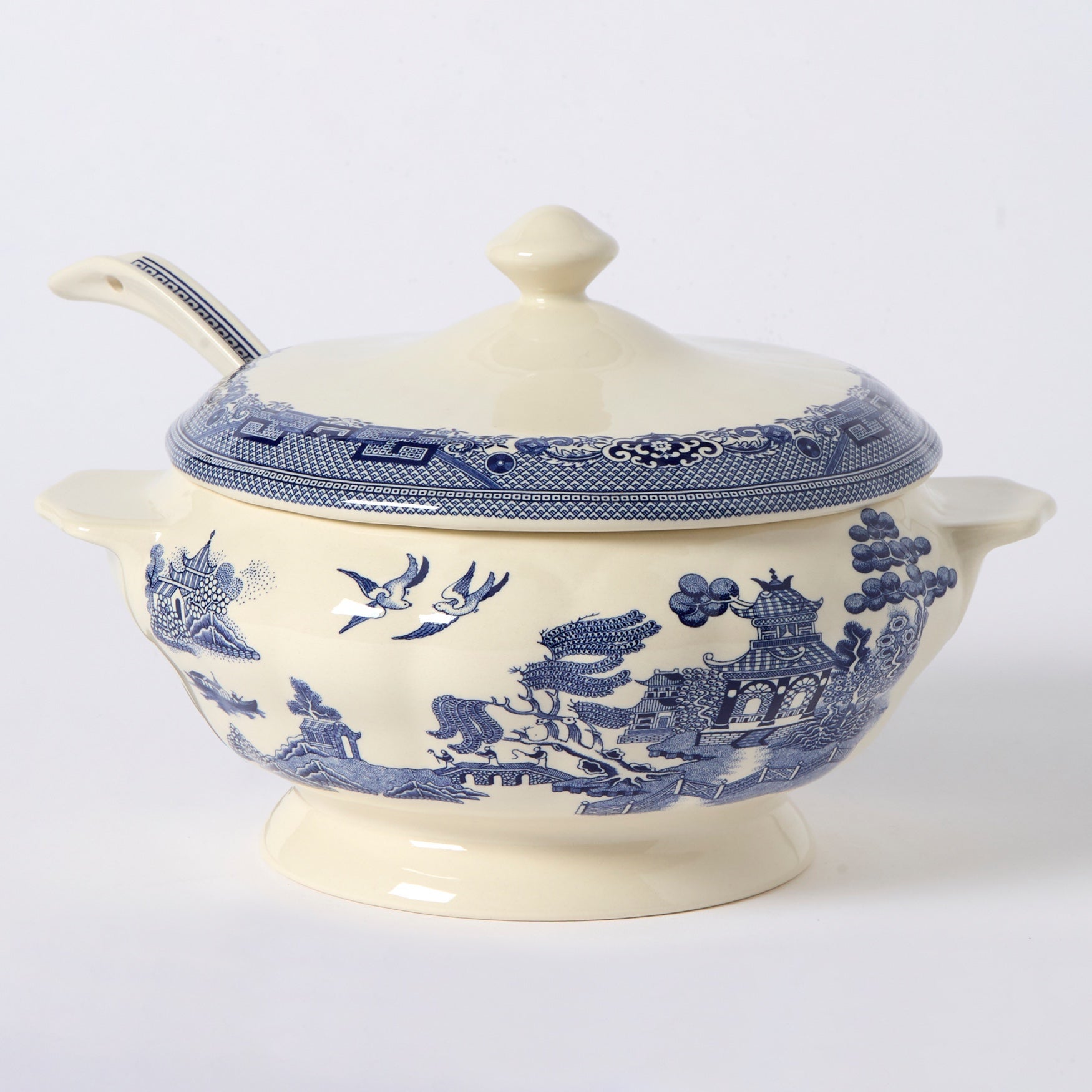 Blue Willow Soup Tureen & Ladle image number 0