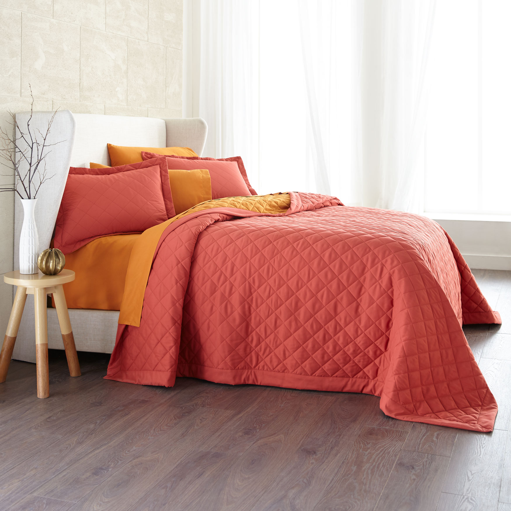 BrylaneHome BH Studio Reversible Quilted Bedspread Dark Gray Coral Twin