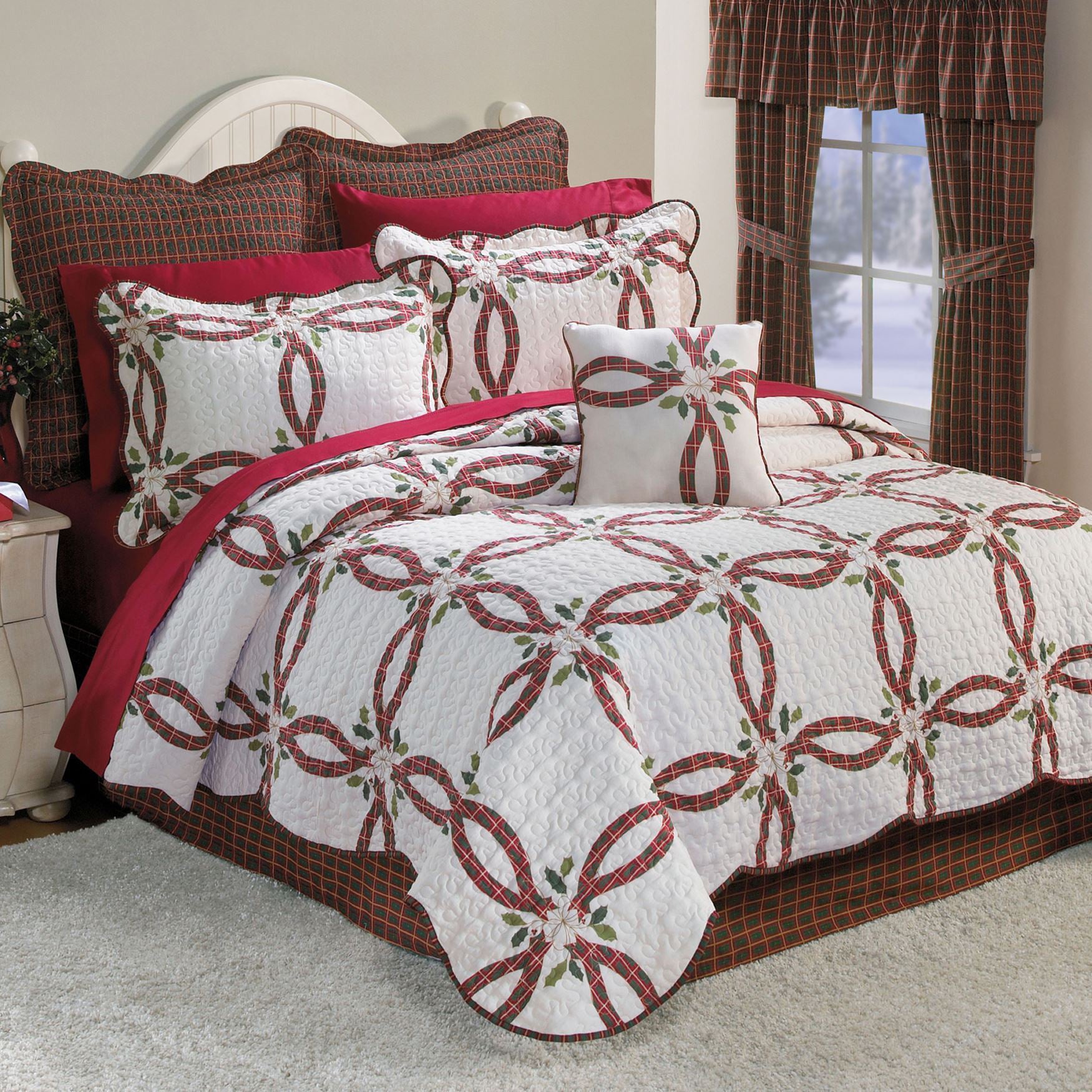 Holly Christmas Quilt Set Brylane Home