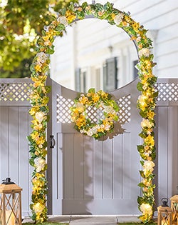 Pre-Lit Citrus Grove 24" Wreath